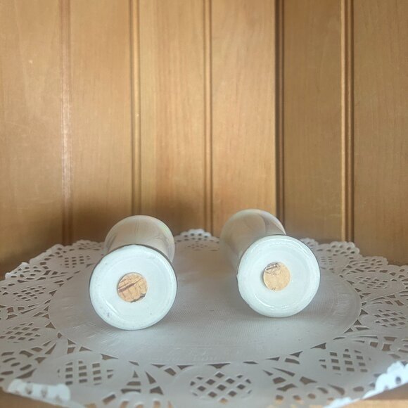 Vintage Ivory Lustreware Porcelain Salt & Pepper Shakers Hand Painted Gold 1940s - Picture 3 of 4